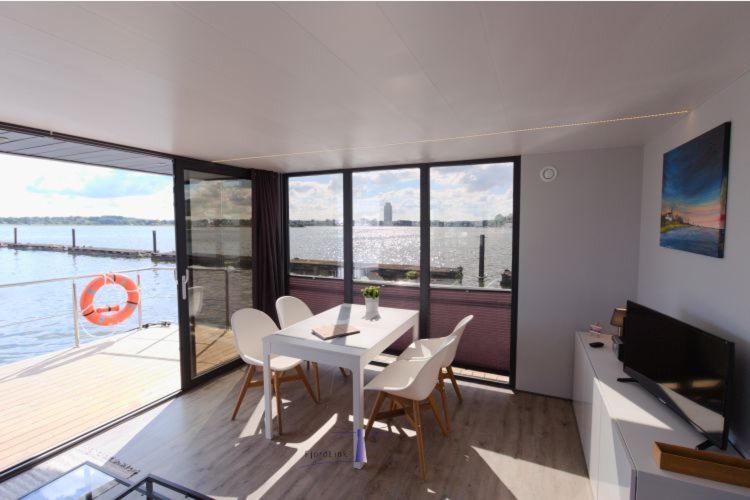 Hausboot Fjord Aries Mit Dachterrasse In Schleswig Hotel Ngoại thất bức ảnh